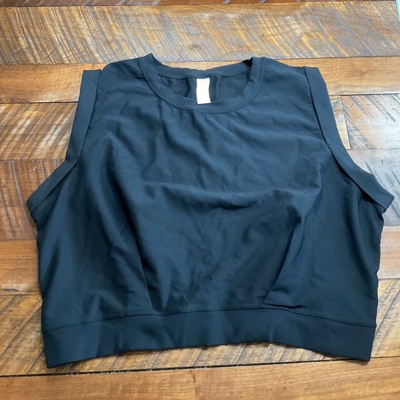 Halara Crew Neck Cropped Tank - Picture 2 of 5